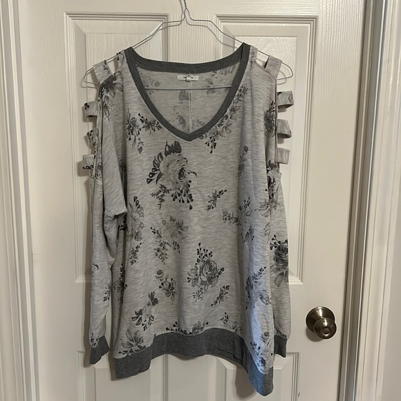 Maurices Sweaters - Gray sweater with floral print and cut outs in shoulder/upper arm.